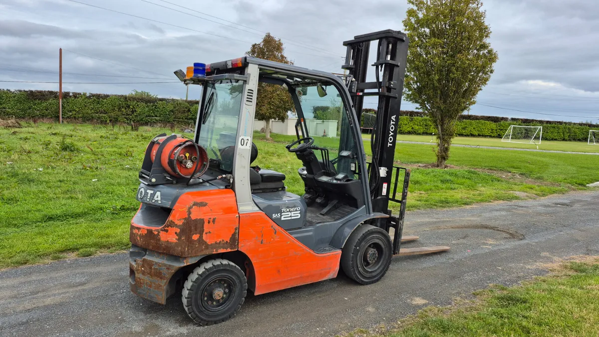 TOYOTA FORKLIFT - Image 3