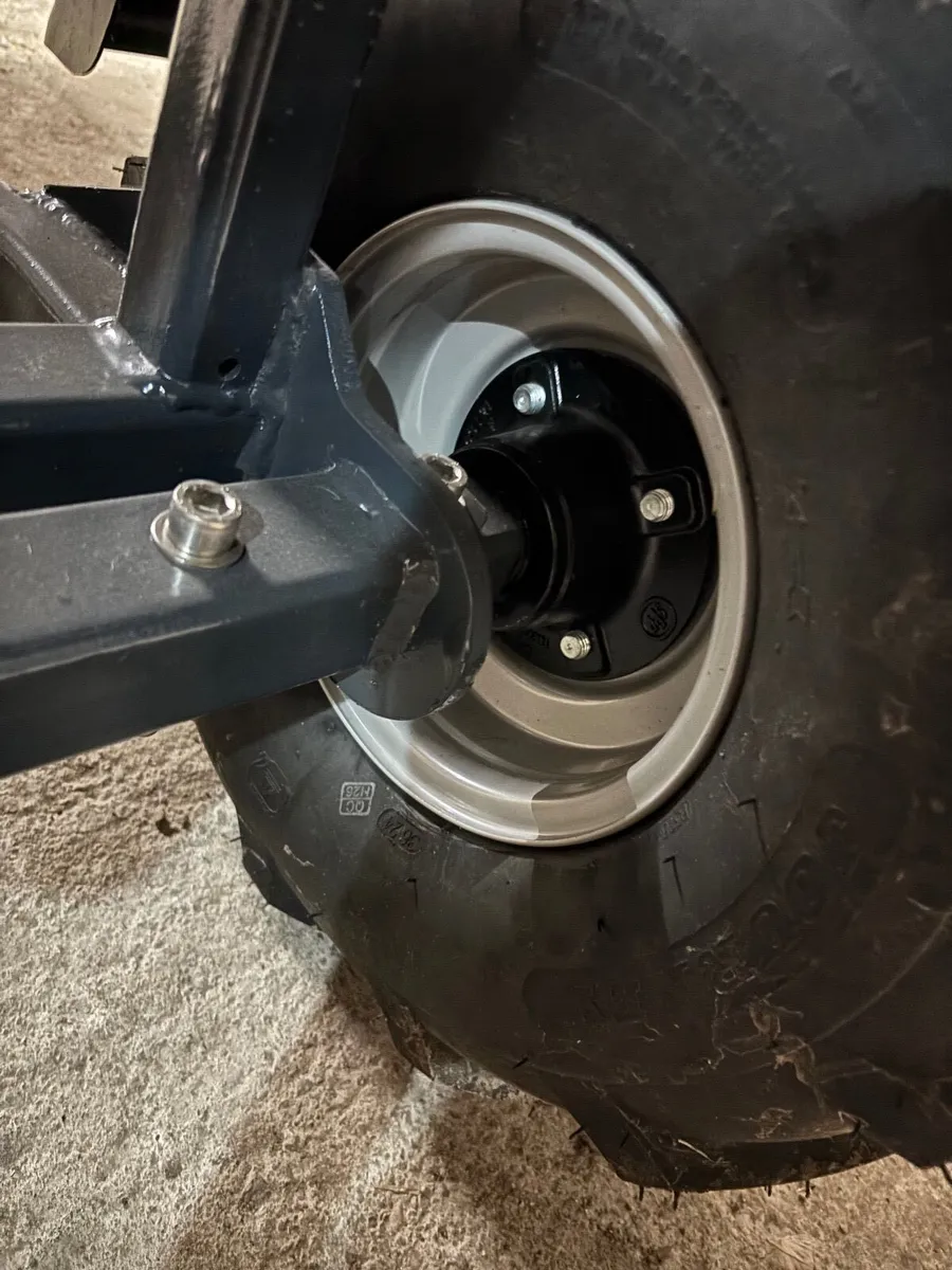 Quad fertiliser spreader - Image 2