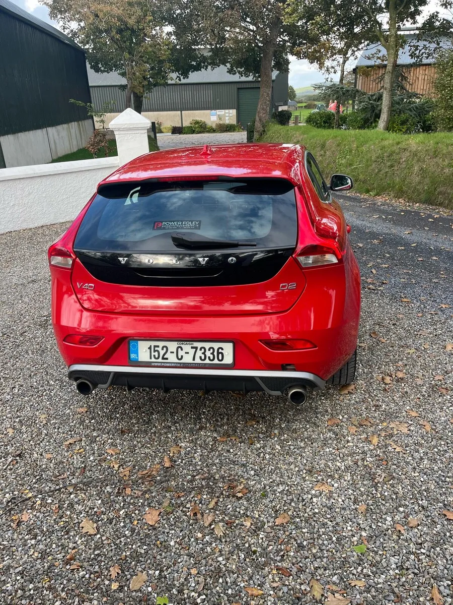Car - Red Volvo V40 - R design - Image 3