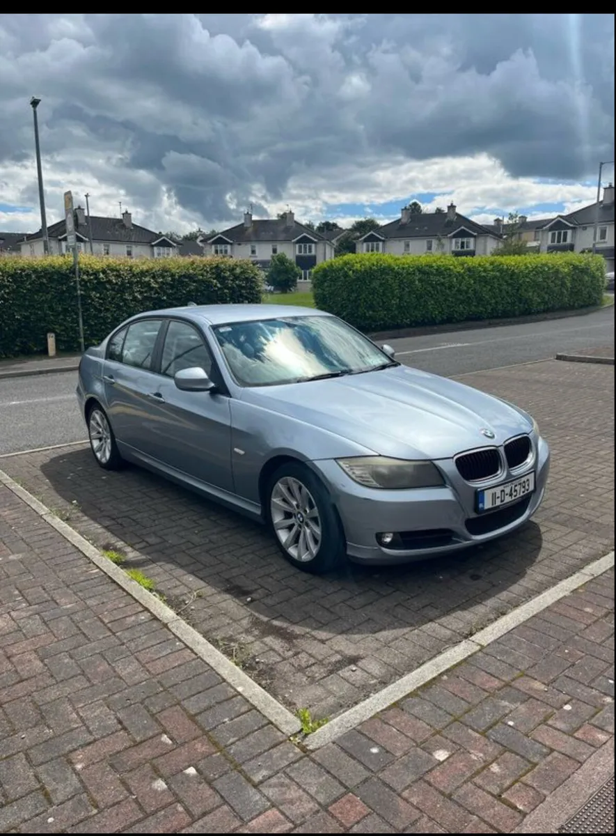 BMW 318D 2011 - Image 1