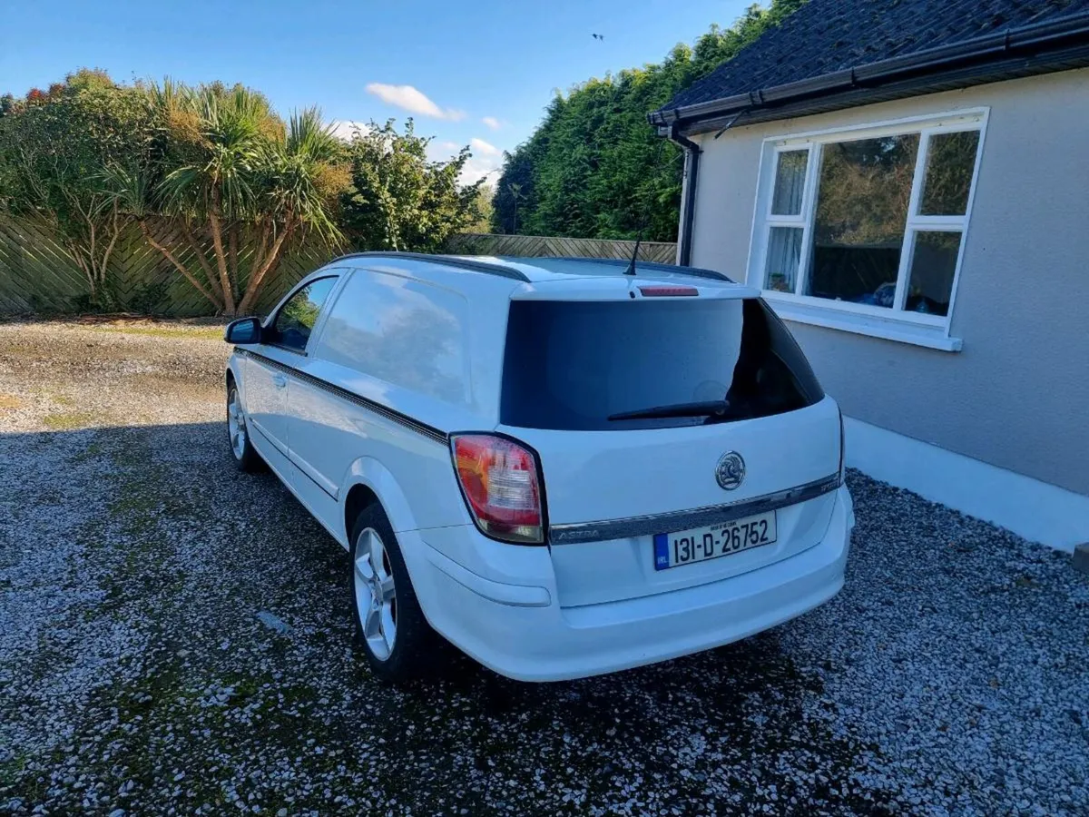 131 Vauxhall Astra cvrt 10/26 - Image 3