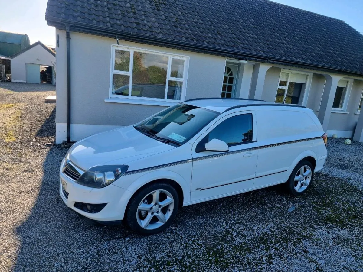 131 Vauxhall Astra cvrt 10/26 - Image 1