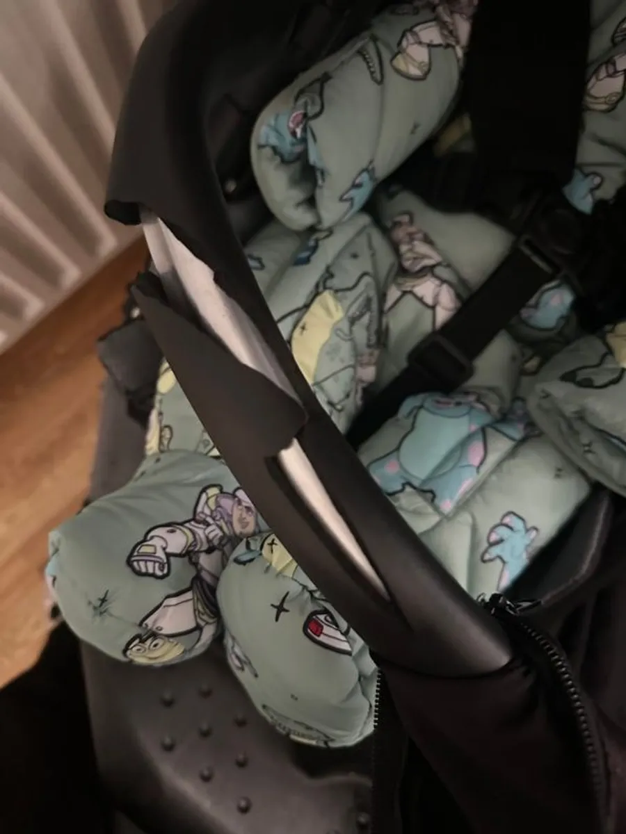 Out n about double buggy - Image 3