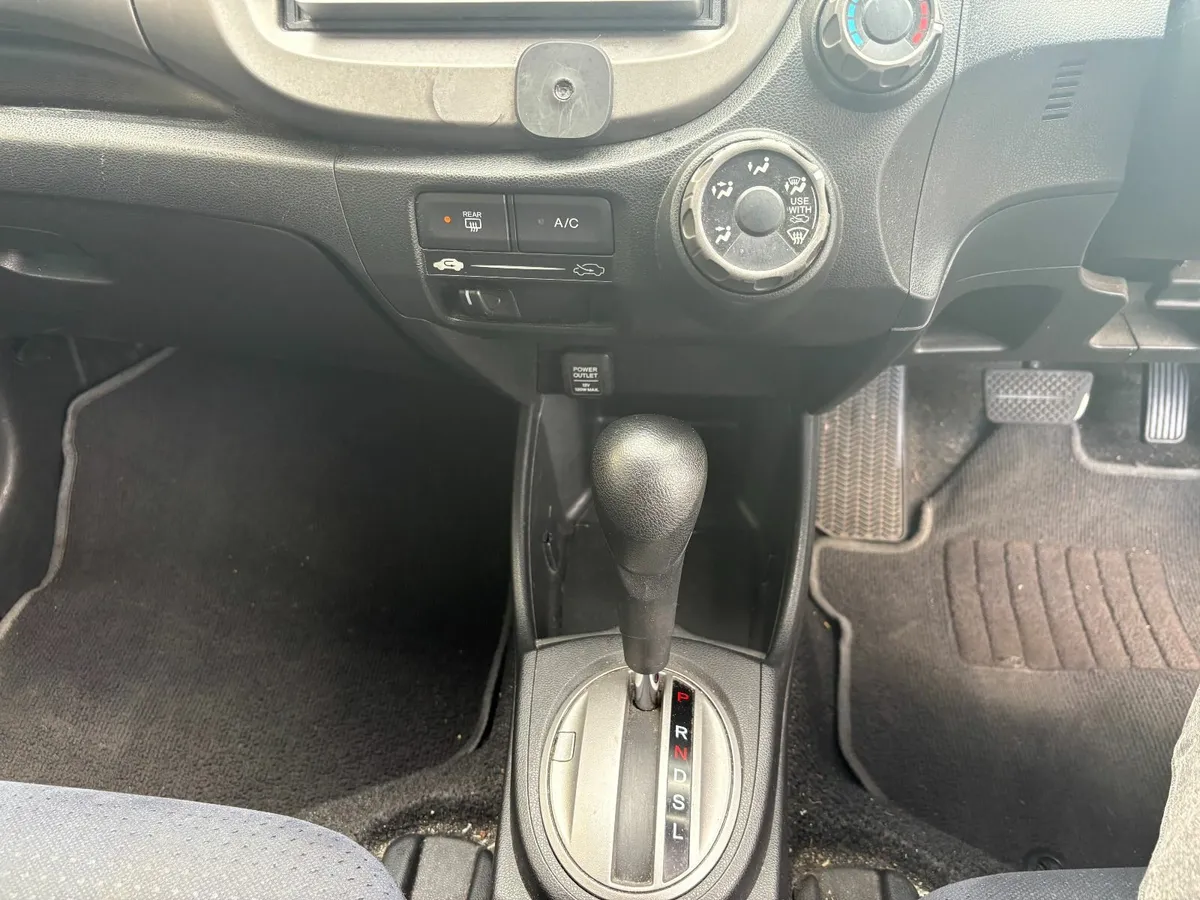 Honda Fit 2009 - Image 2