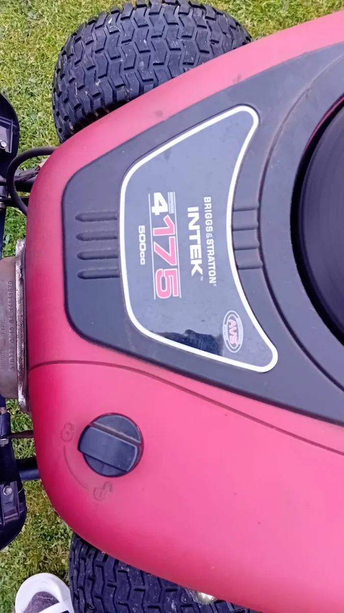 Castlegarden XT180 HD Ride on lawnmower  for sale - Image 4