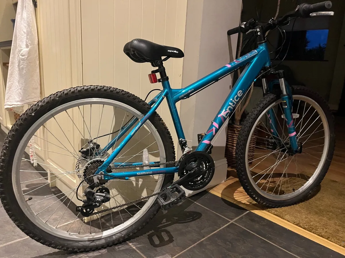 Two women's mountain bikes - Image 3
