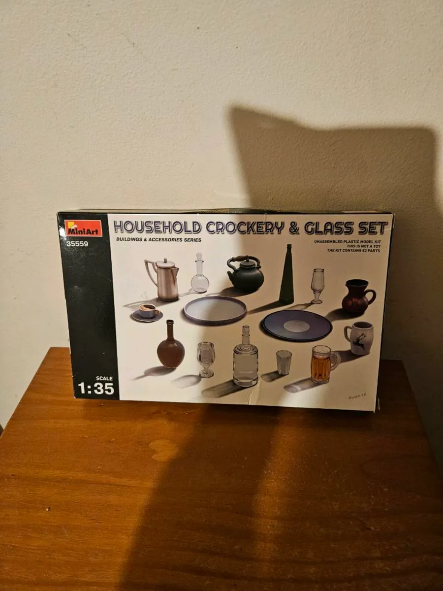 Airfix Miniart Household Crockery and Glass Set