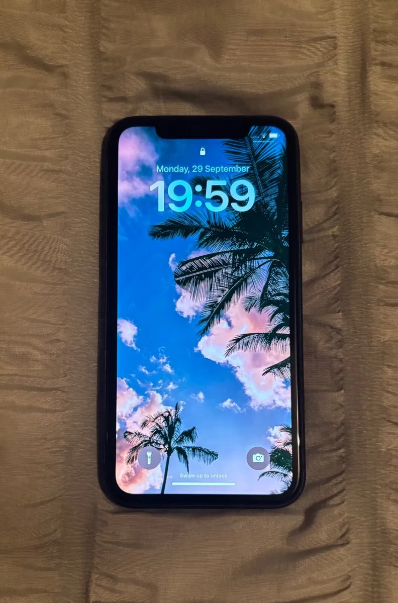 iPhone 11 - Image 1