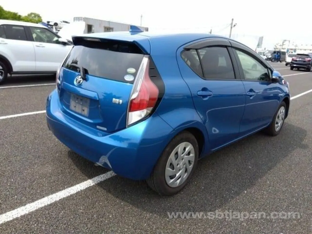 Toyota Aqua 2017  LOW MILAGE - Image 3