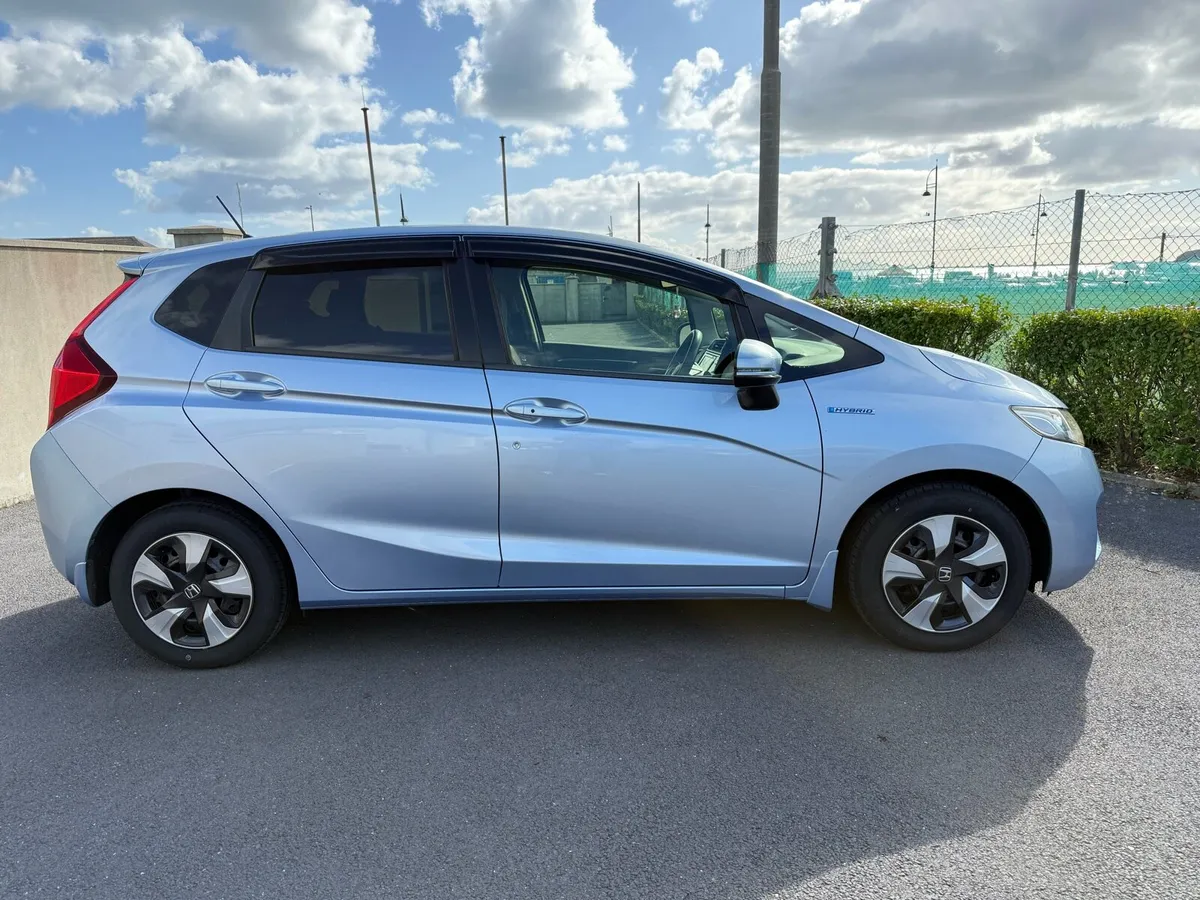 car - Image 3