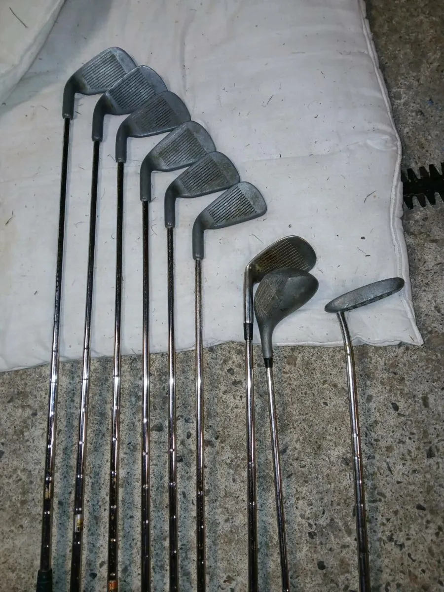 Set of North Western golf clubs - Image 2