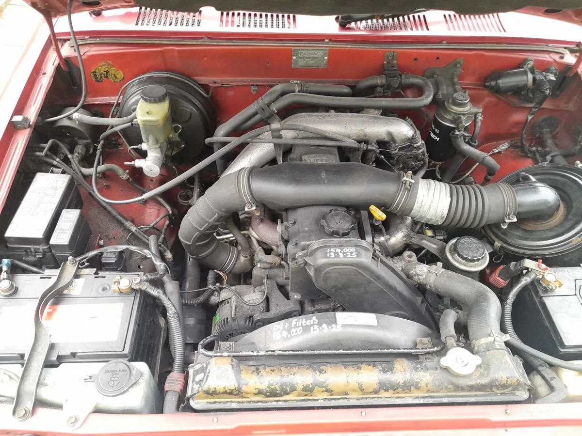 1994 Toyota hilux surf - Image 2