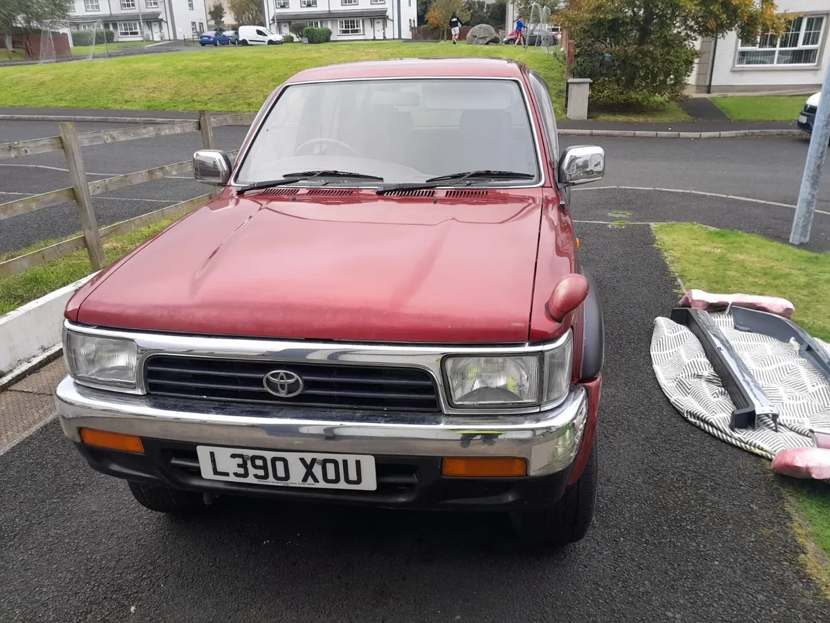 1994 Toyota hilux surf - Image 3