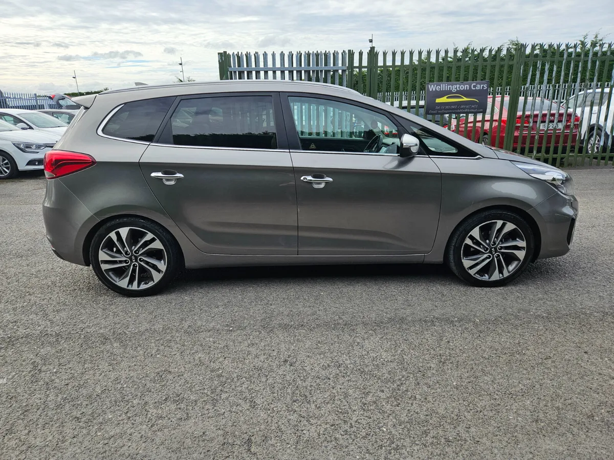 Kia Carens 2017 1.7 GSE 7 seats - Image 3
