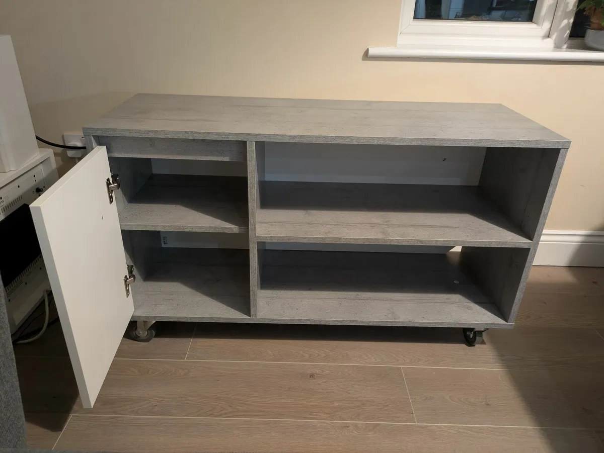 TV stand for free - Image 2