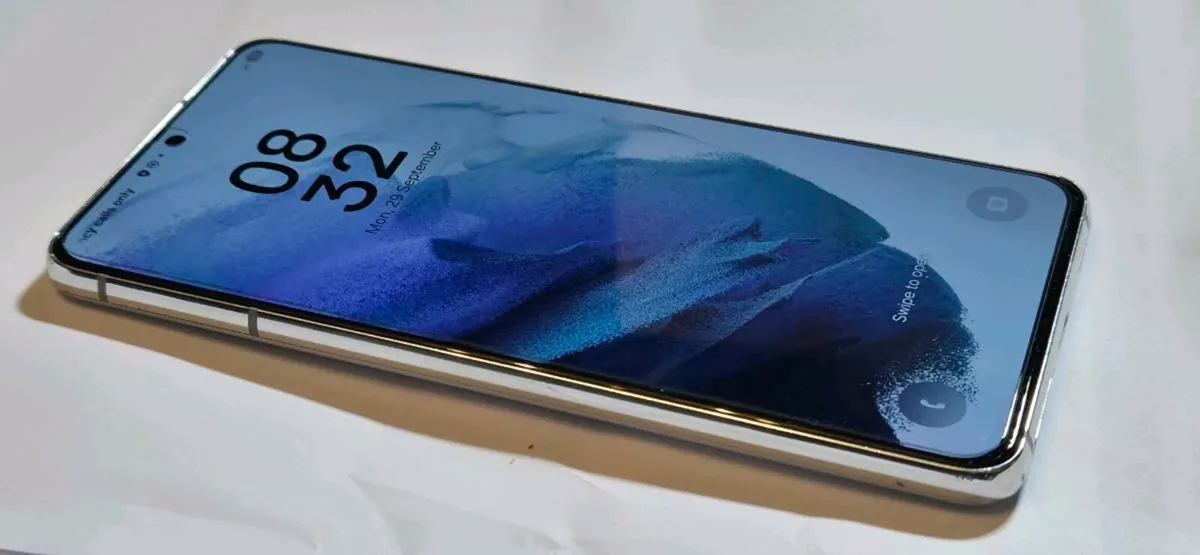 Samsung Galaxy S21 5G - Image 1