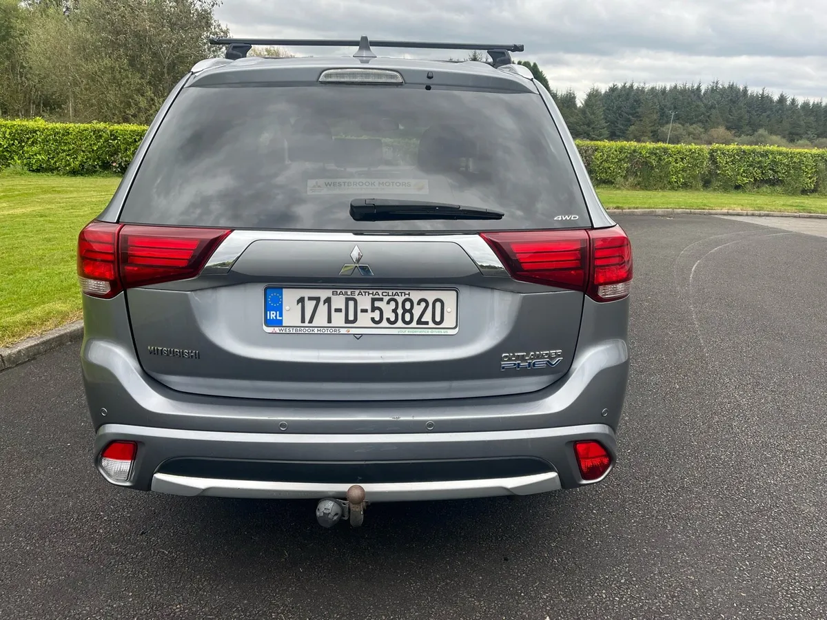 Mitsubishi Outlander Hybrid - Image 2