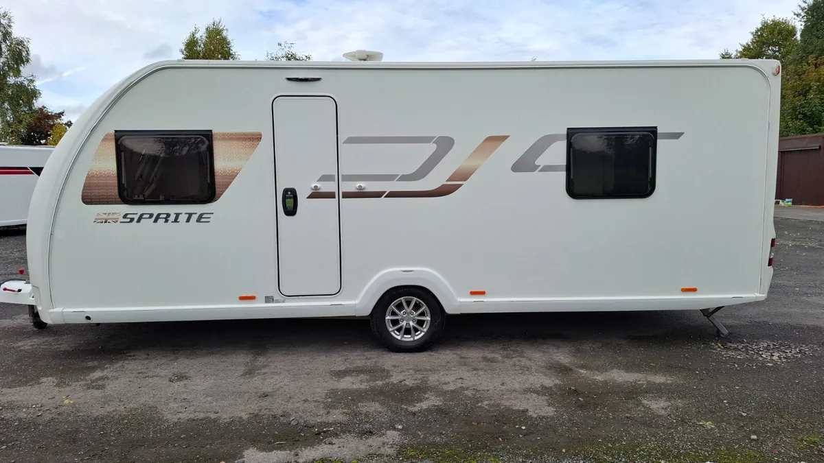 Swift Sprite Major 4 EB island bed caravan - Image 3