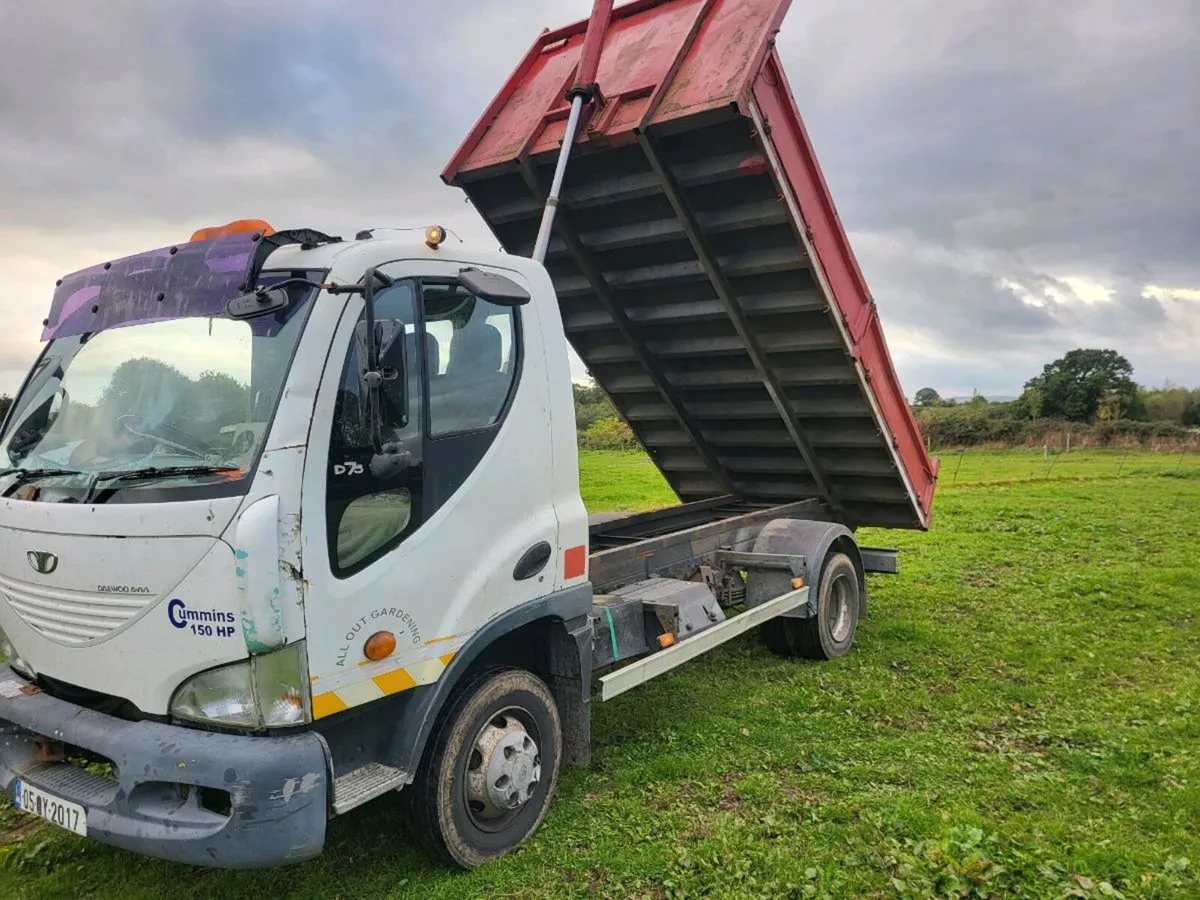 Tipper - Image 1