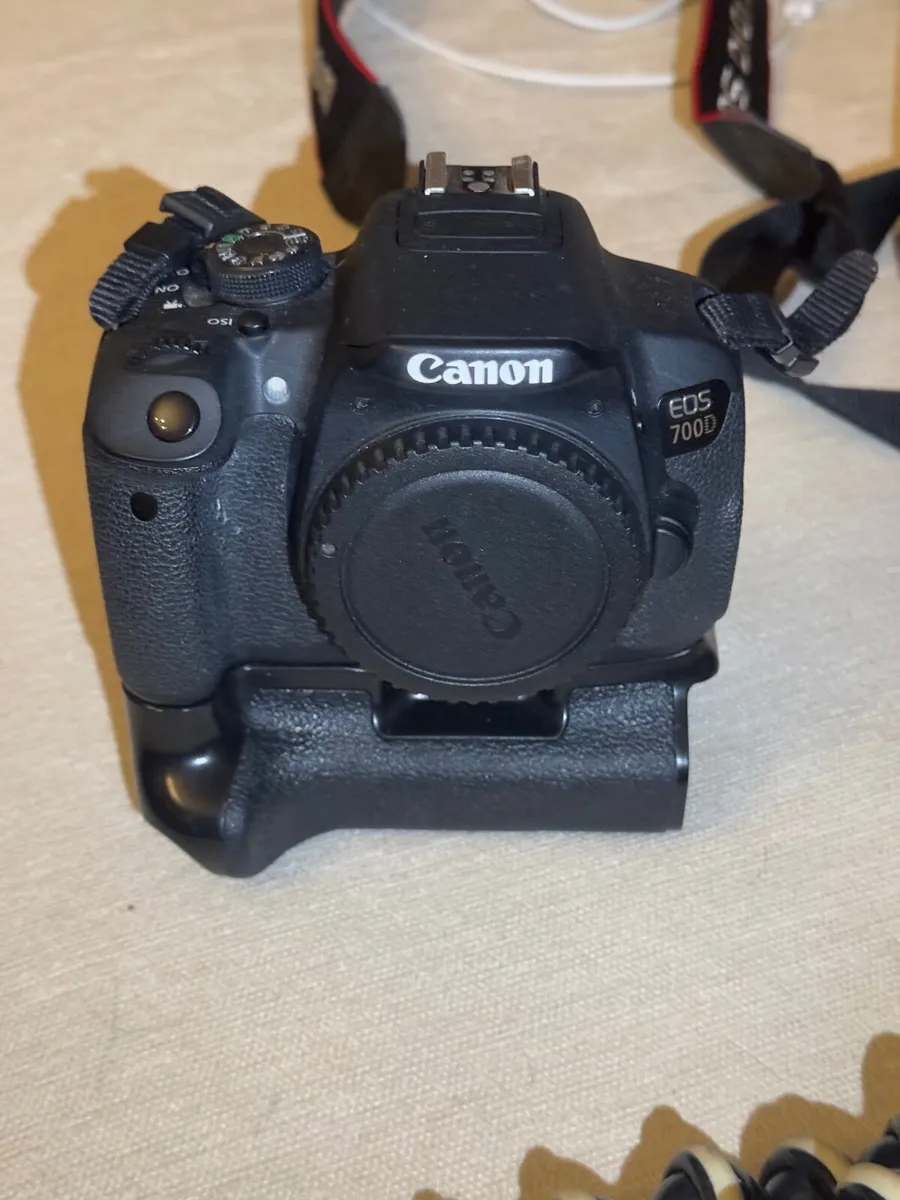 CANON EOS 700D - Image 1