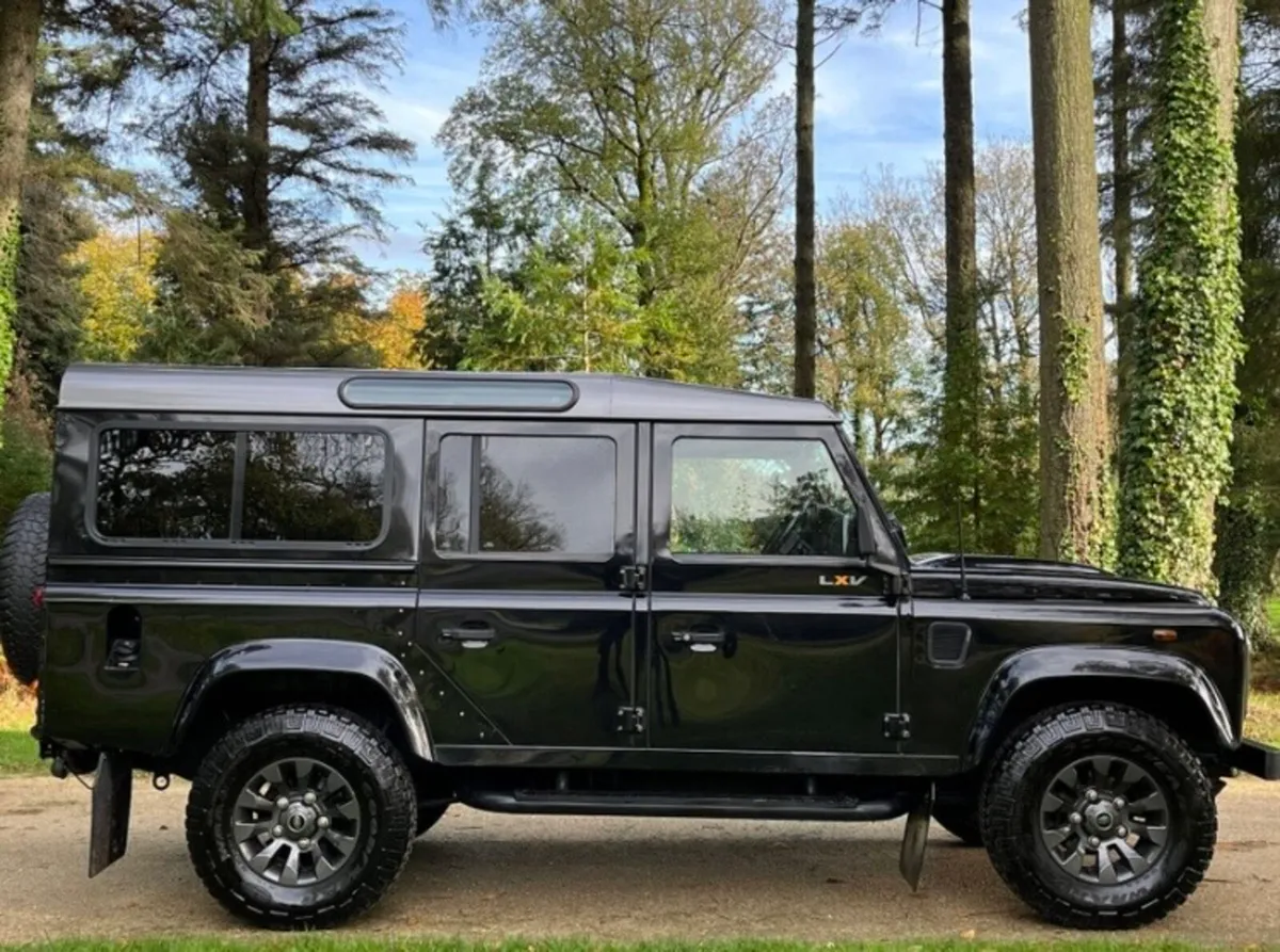 Land Rover DEFENDER - Image 3