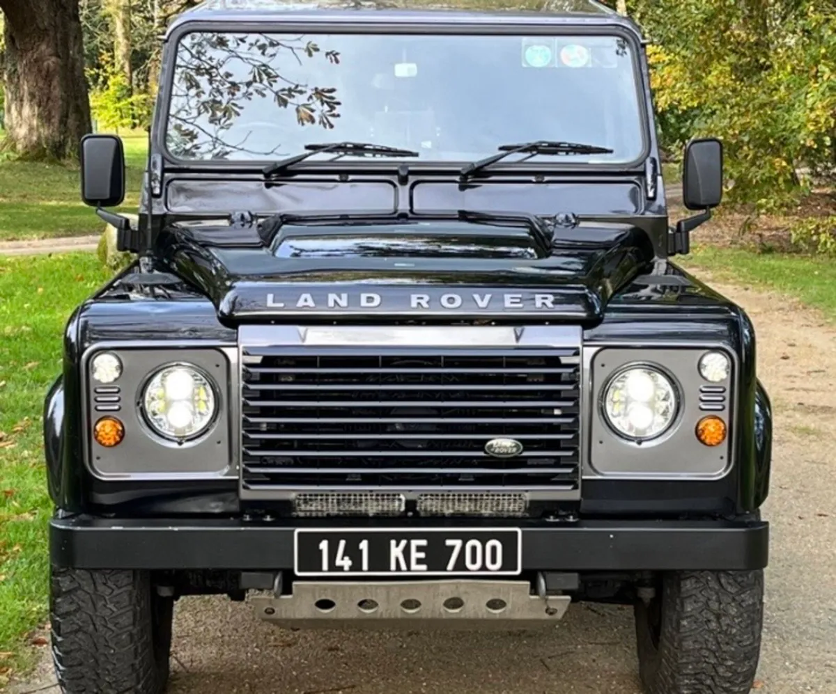 Land Rover DEFENDER - Image 1