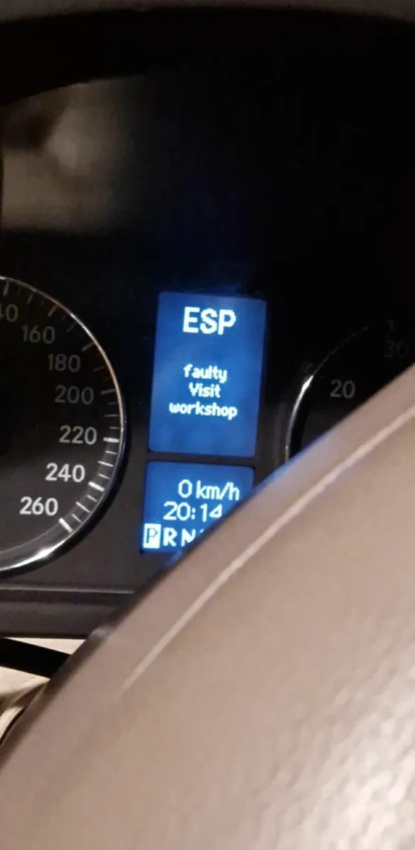 Mercedes-Benz C-Class 2005 - Image 2