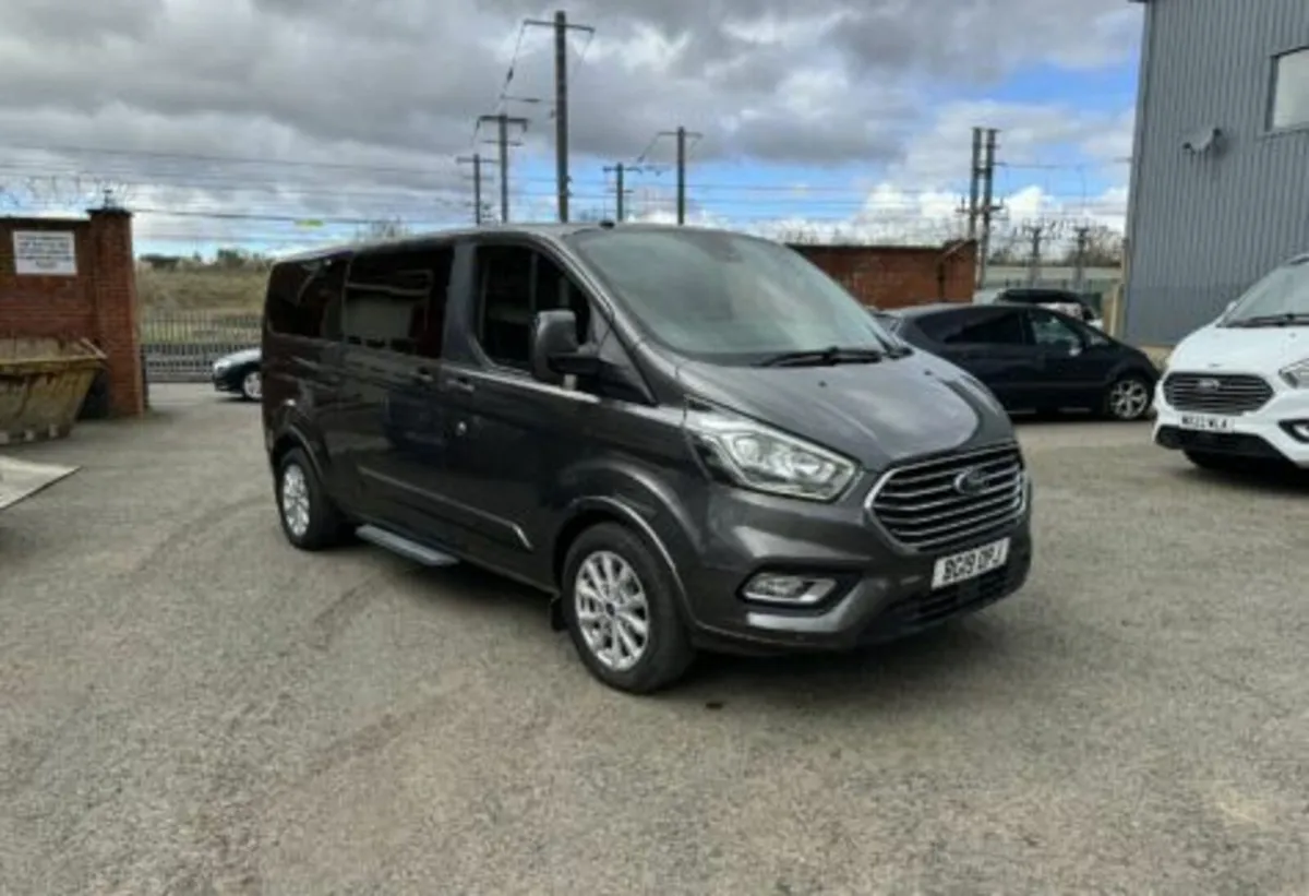 8 seater taxi for rent