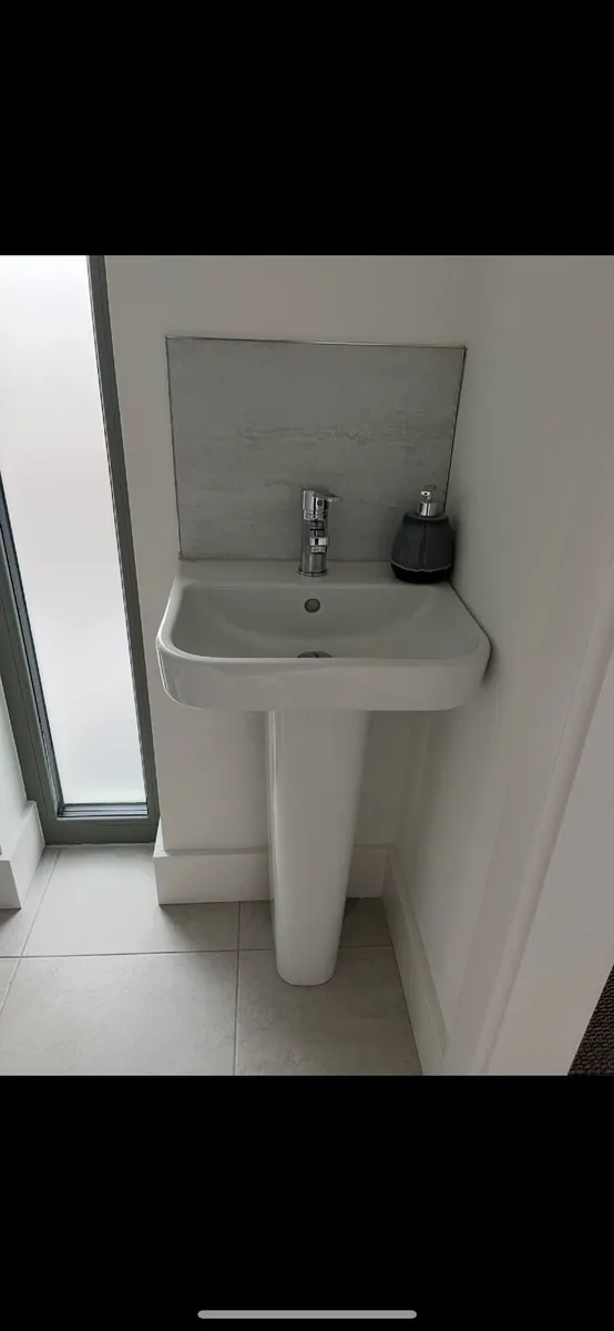Pedestal Sink with Chrome Tap