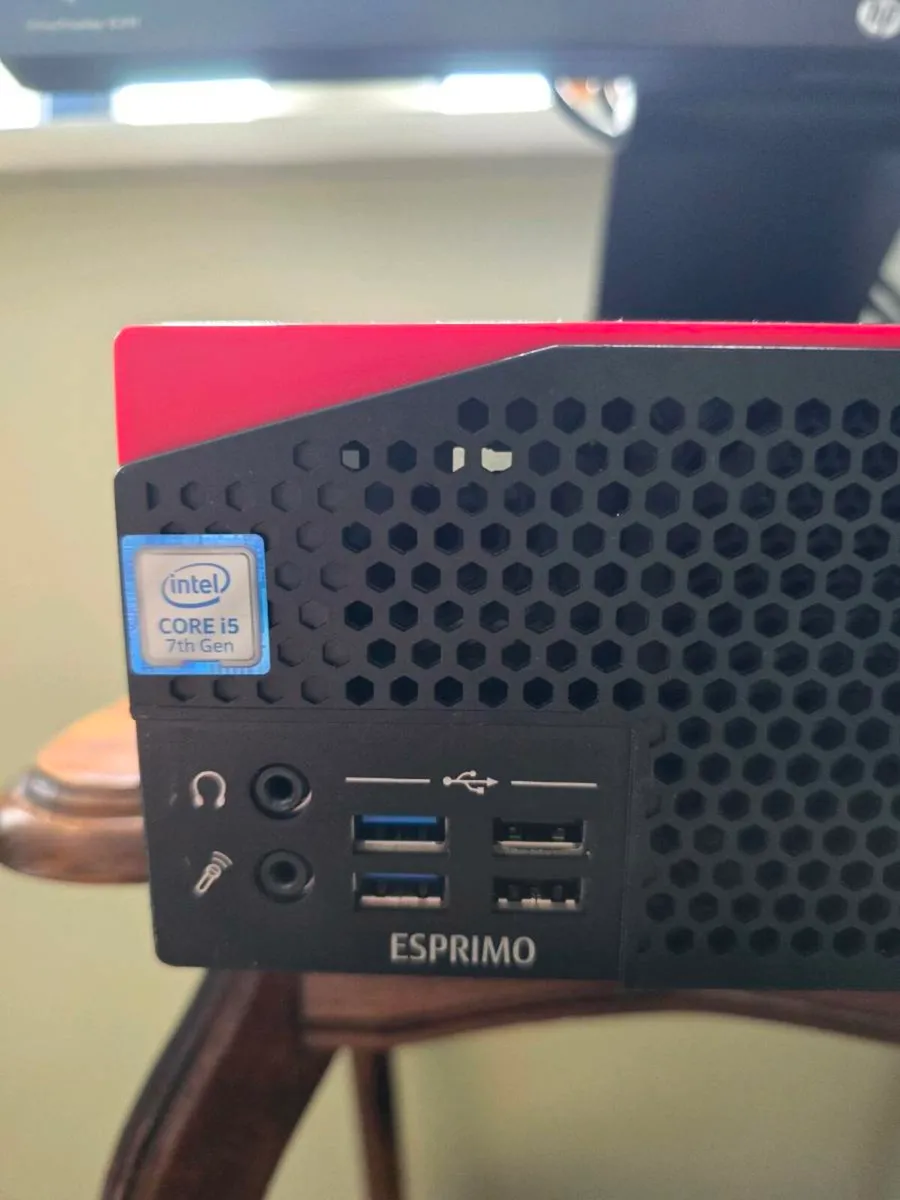 Fujitsu esprimo pc with monitor set - Image 2