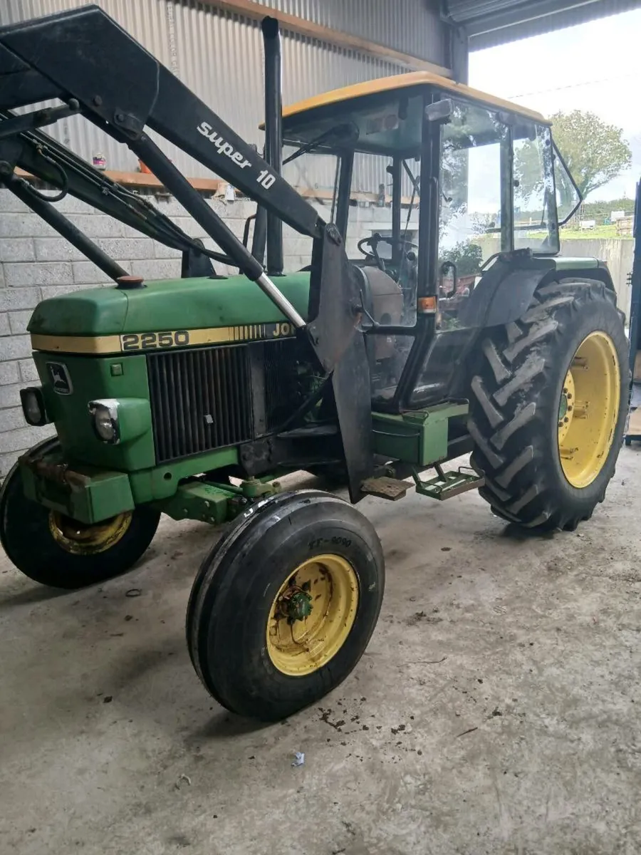 John Deere 2250   gears on floor..taxbook - Image 1