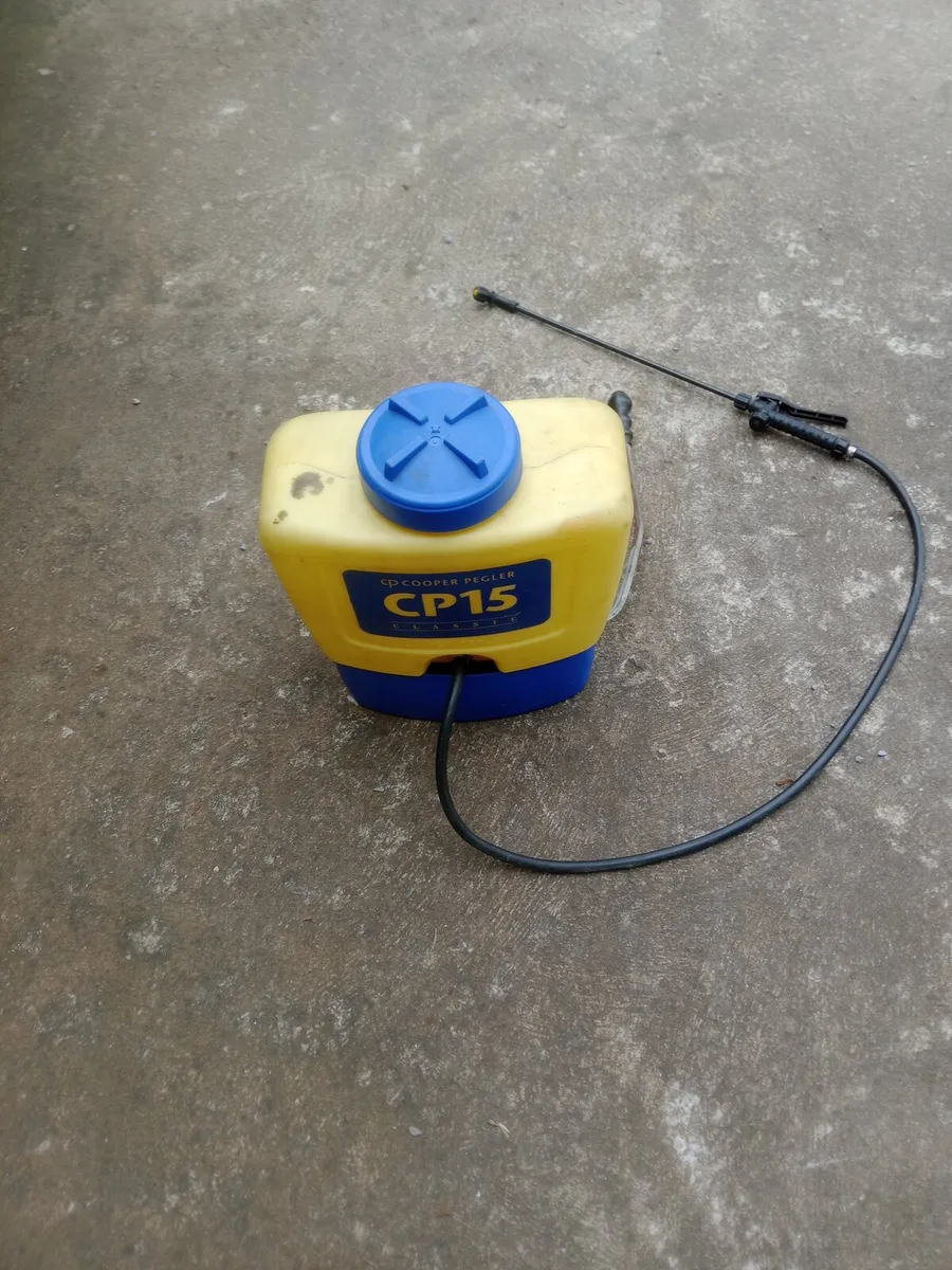 Knapsack sprayer - Image 1