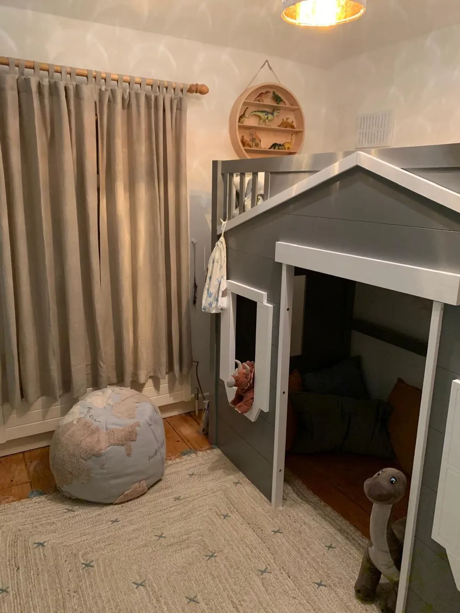 Kids house bed - Image 1