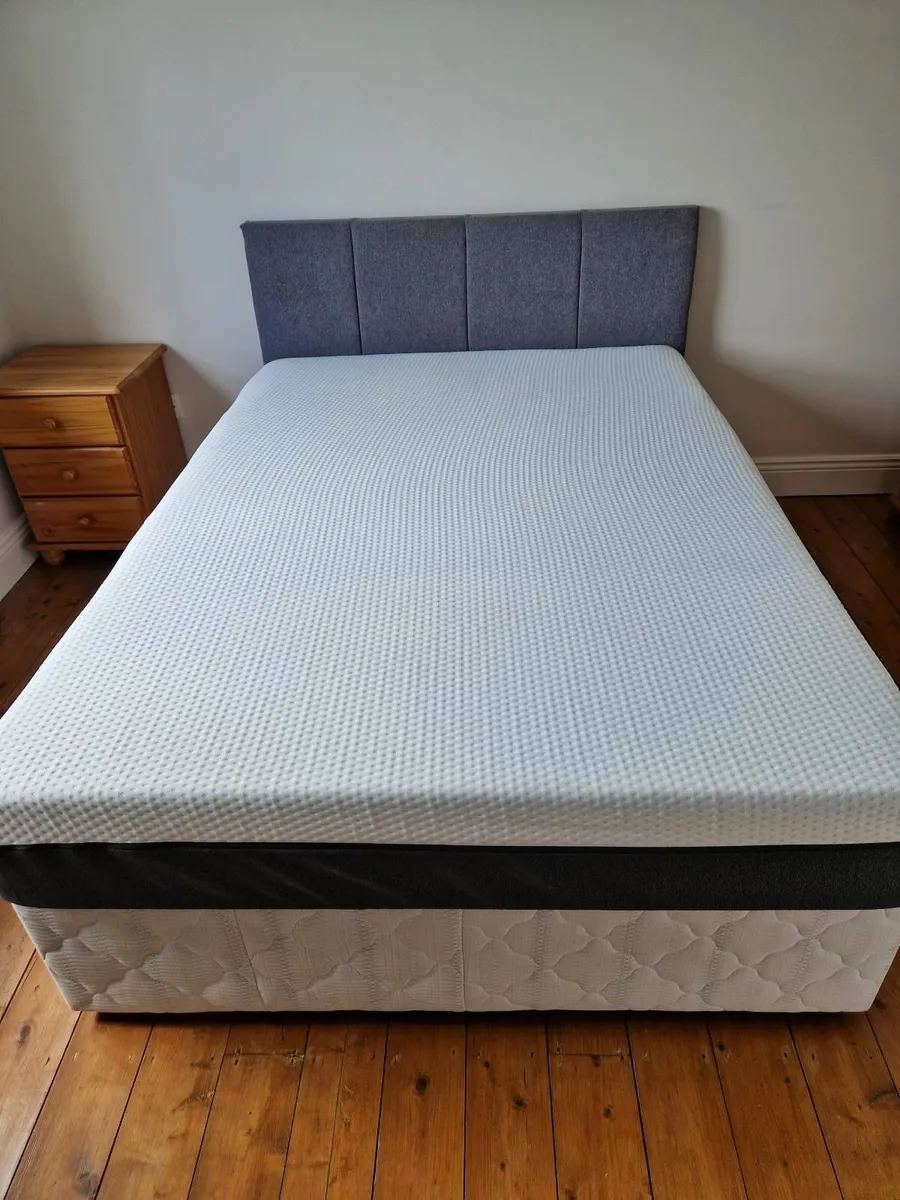 Bed - Image 1