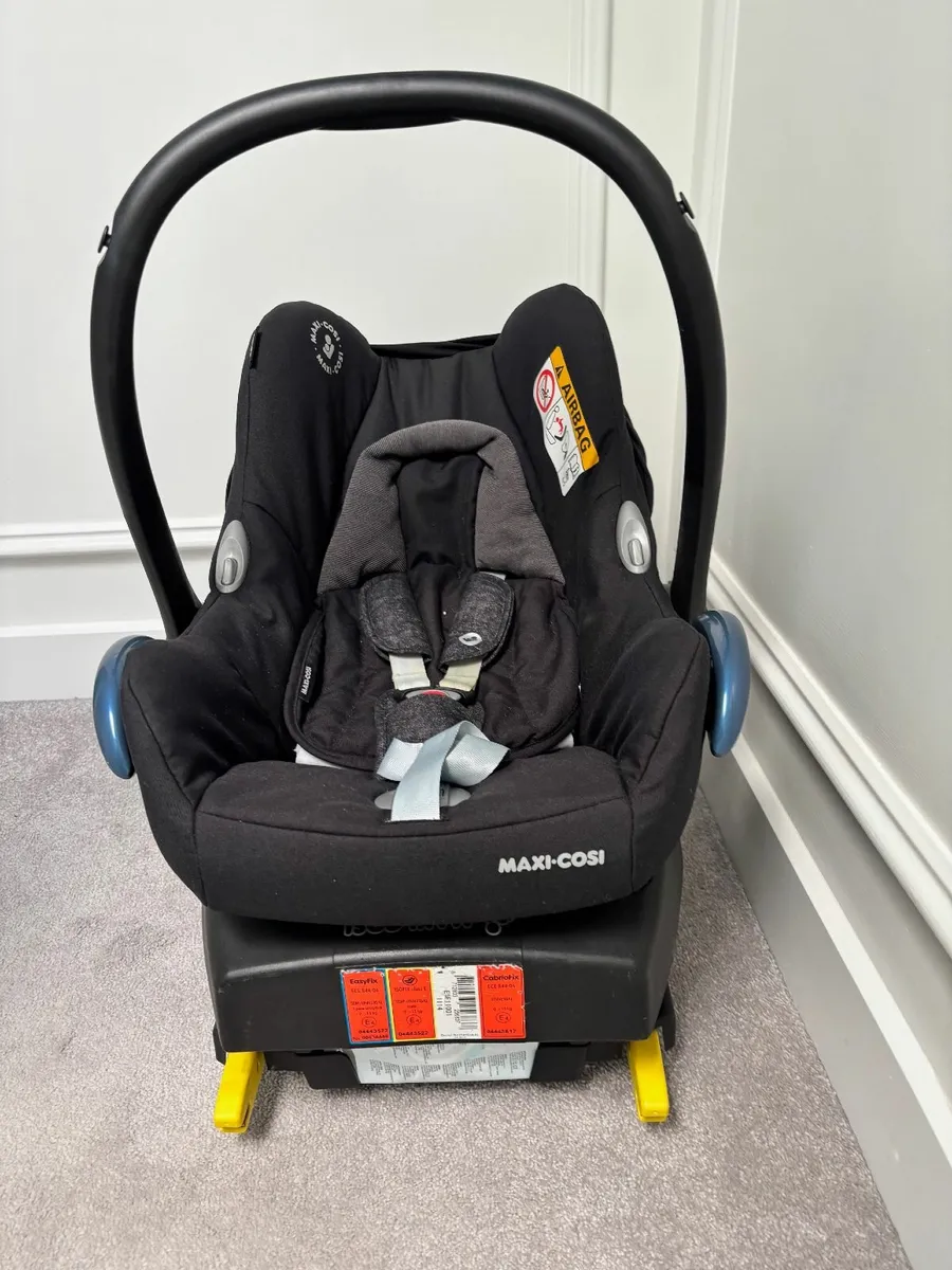 Maxi Cosi CabrioFix i-Size Baby Car Seat & Isofix - Image 4