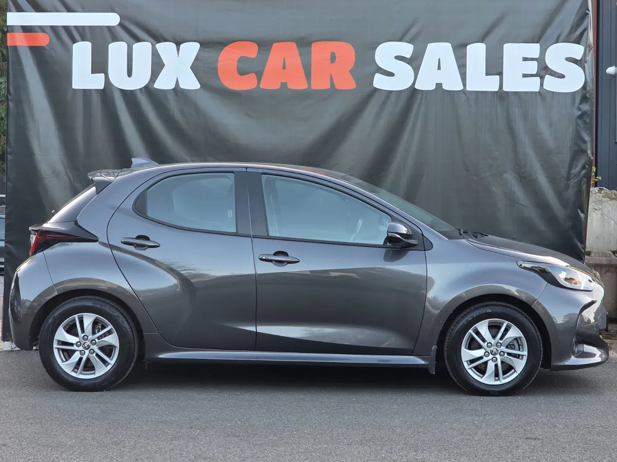 2022 Toyota Yaris 1.5 HYBRID LUNA AUTOMATIC - Image 2
