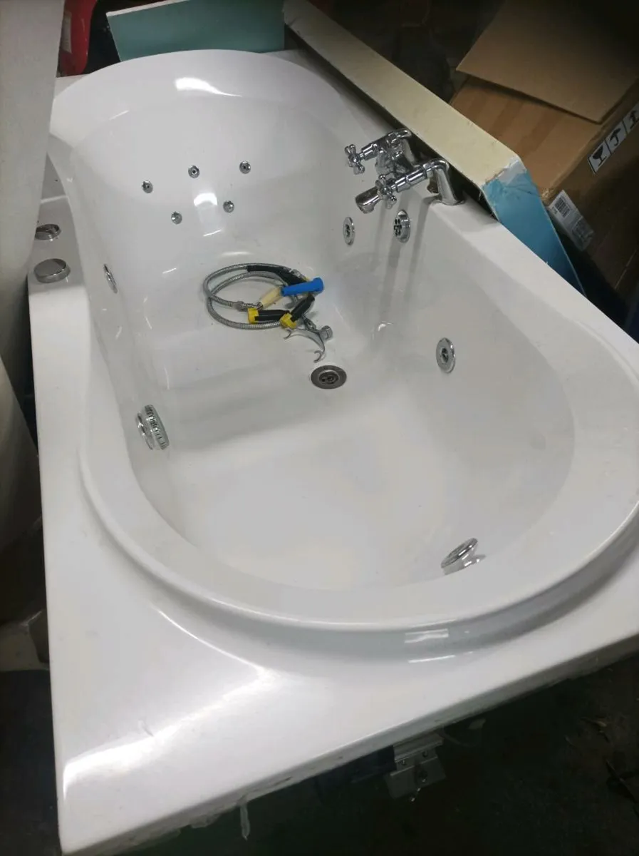 Jacuzzi bath - Image 2