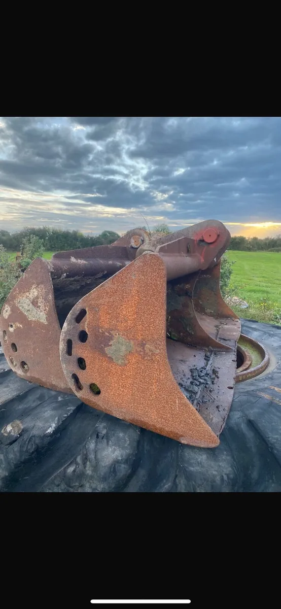 1.5 ton 20 ton Buckets - Image 1