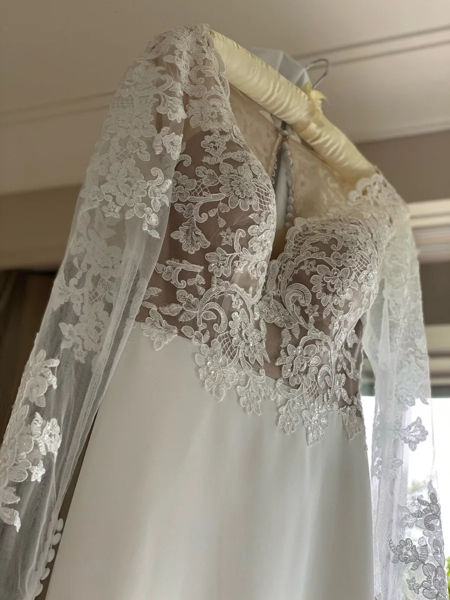 Wedding dress - Image 1