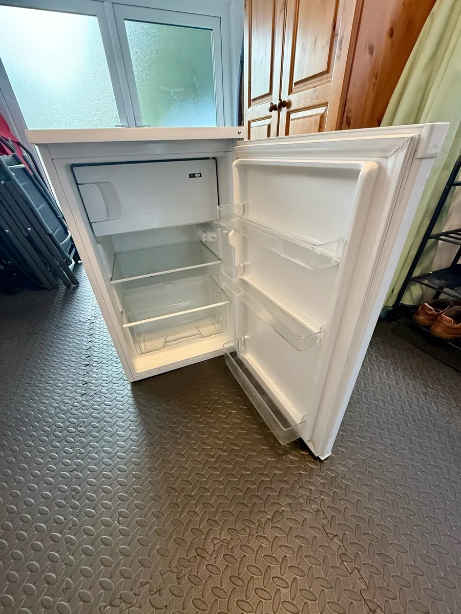 BELLING UNDERCOUNTER FRIDGE FREEZER - Image 2