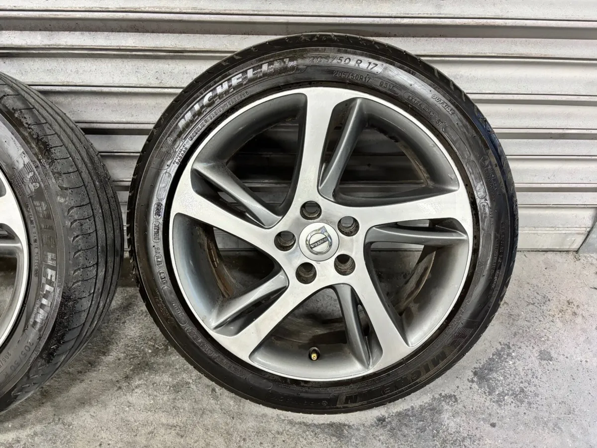 Volvo R-Design Alloys 17” - Image 3