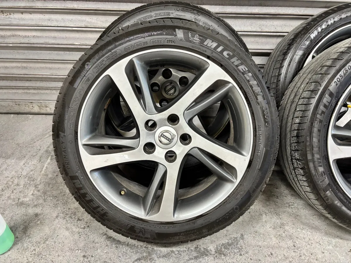 Volvo R-Design Alloys 17” - Image 4