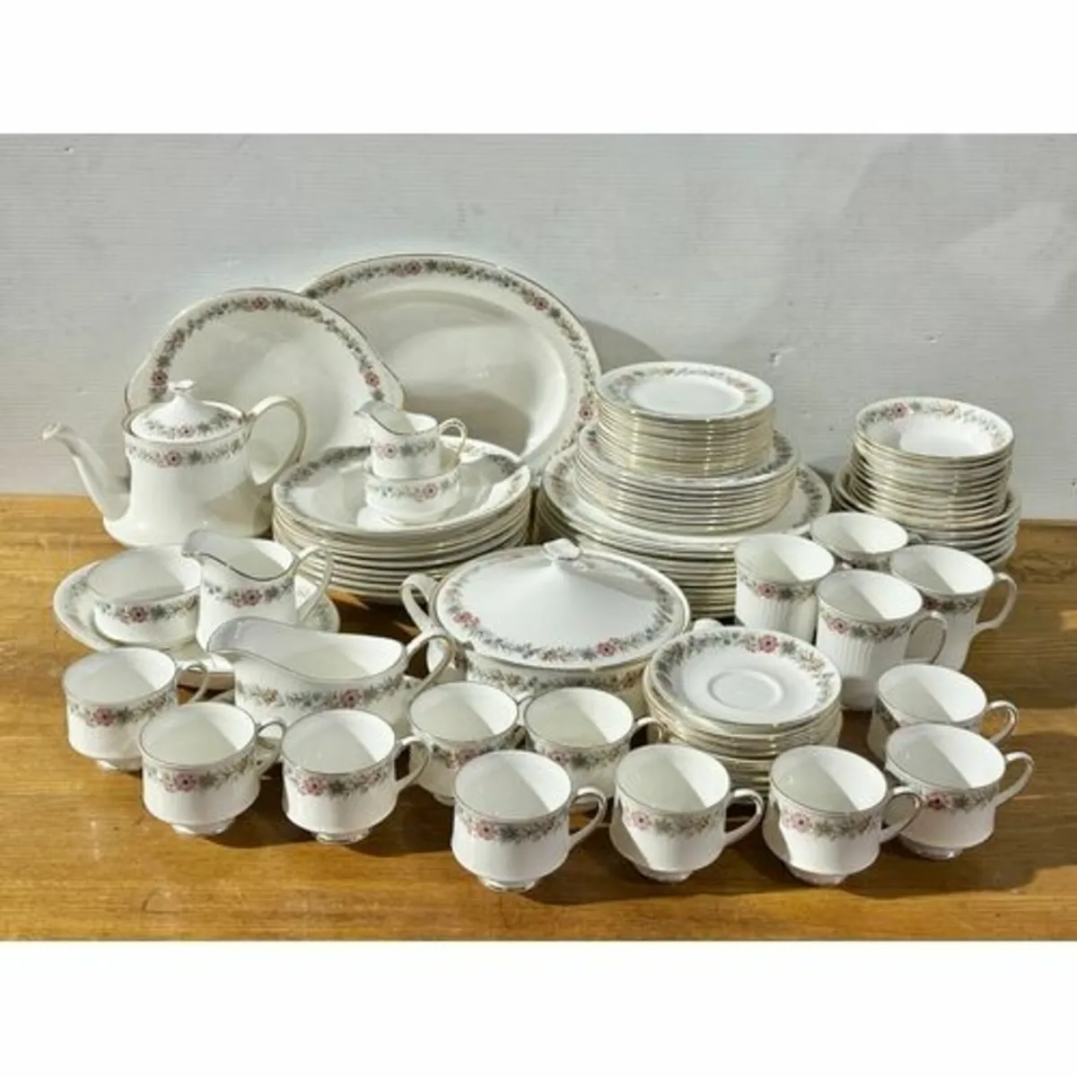 78 pieces of Belinda dinner service - Image 1
