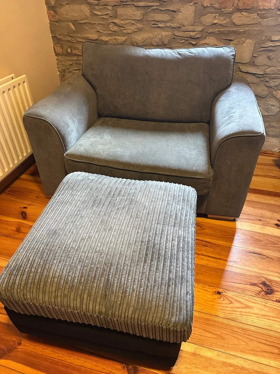 Large one seater & foot rest - Image 1