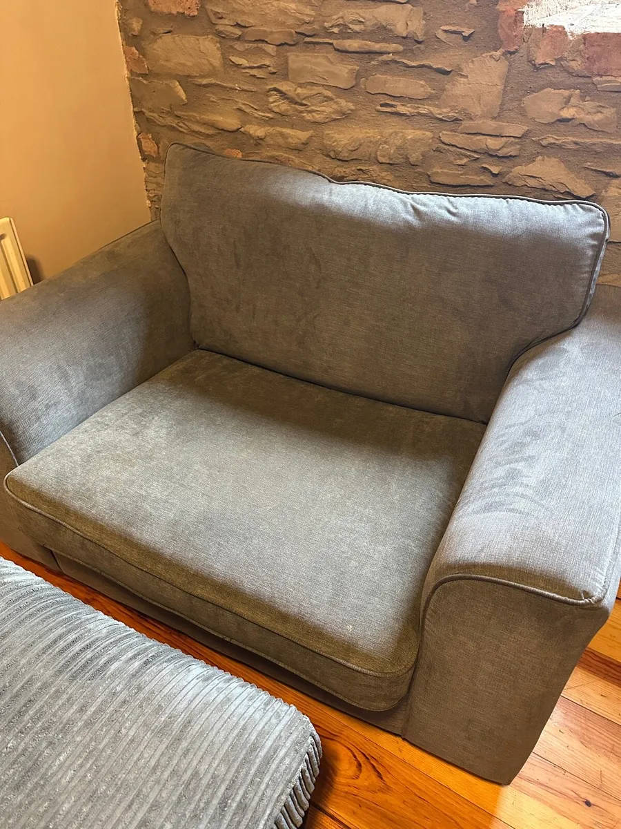 Large one seater & foot rest - Image 2