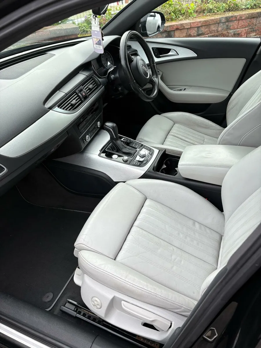 CAR - Image 3