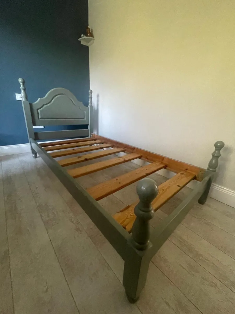 Bed - Image 1