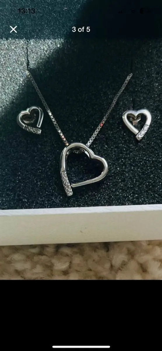 Hot Diamonds Necklace and Earring set. - Image 3
