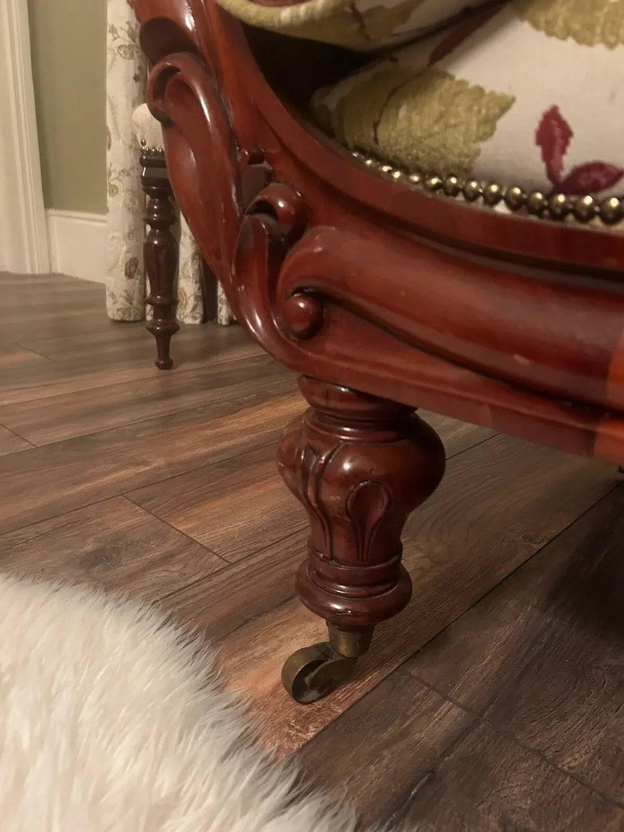 Antique-Style Chaise Lounge - Image 2