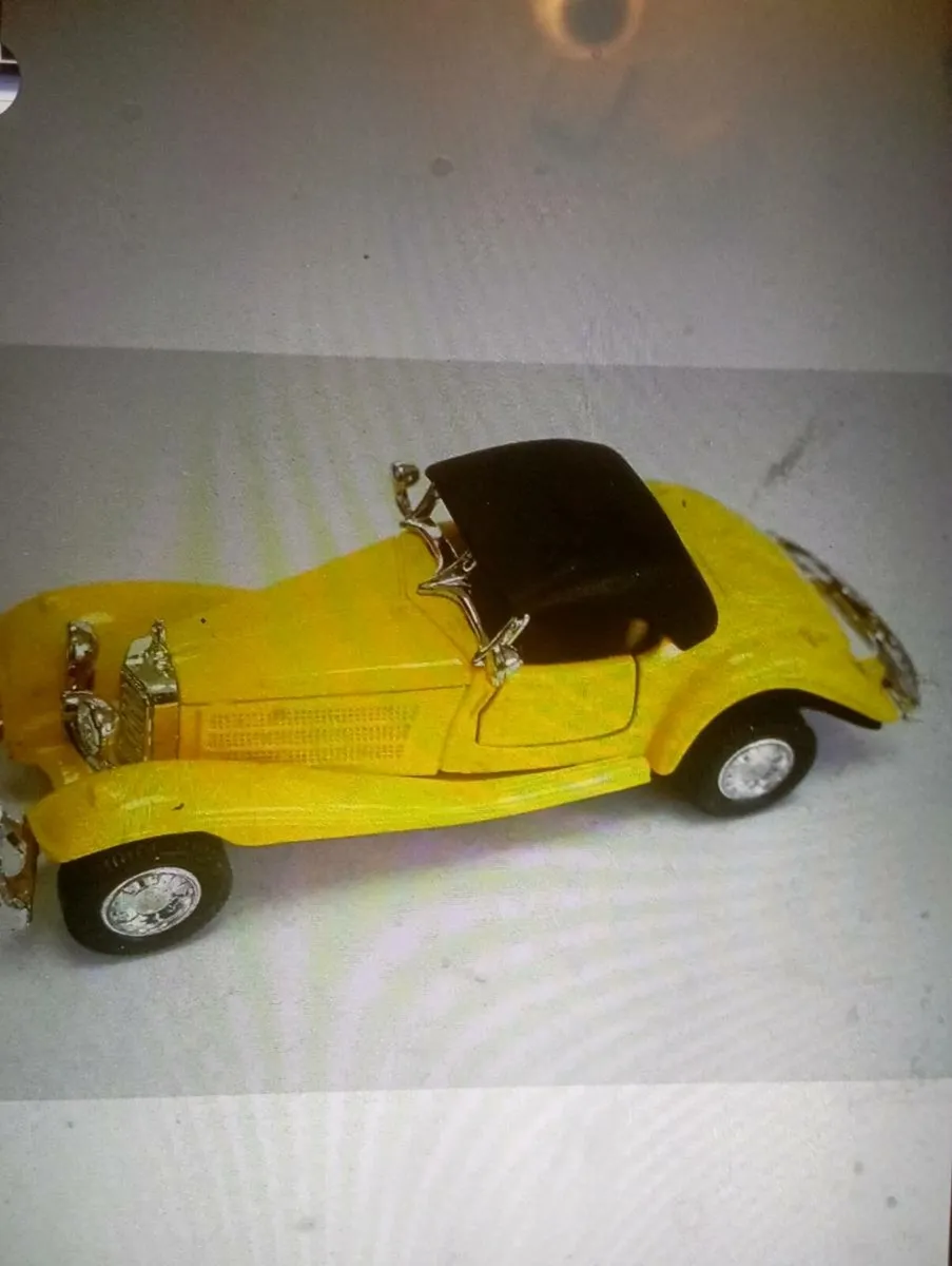 2930 CLASSIC CONVERTIBLE DIE-CAST MODLES CAR - Image 2